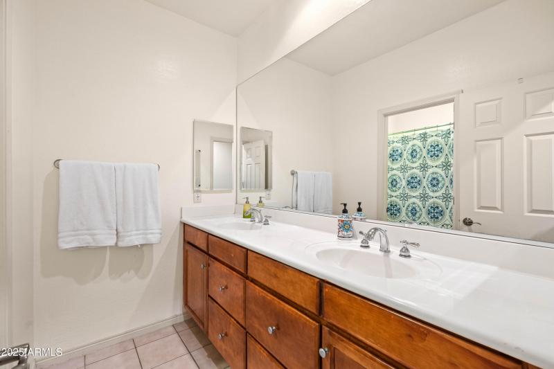 5h guest bathroom 2
