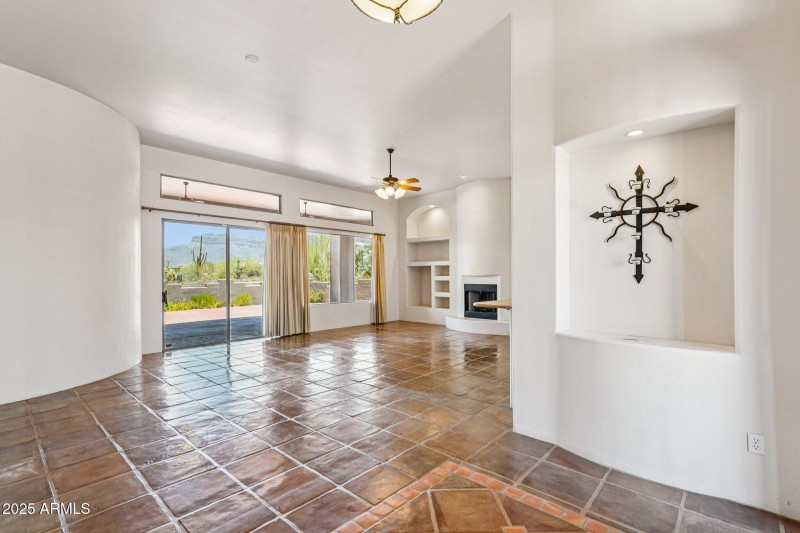 16-web-or-mls-E Cordova St-1006-016