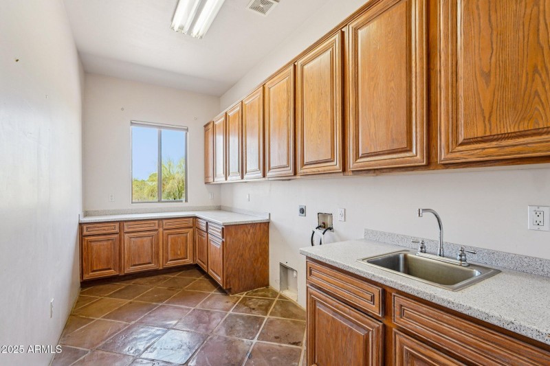 18-web-or-mls-E Cordova St-1006-018