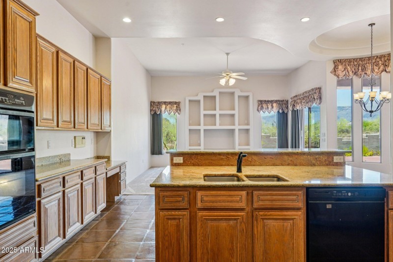 19-web-or-mls-E Cordova St-1006-019