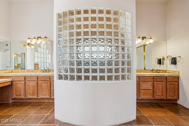 32-web-or-mls-E Cordova St-1006-032