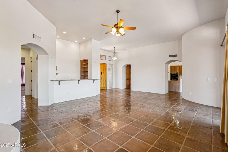 37-web-or-mls-E Cordova St-1006-037