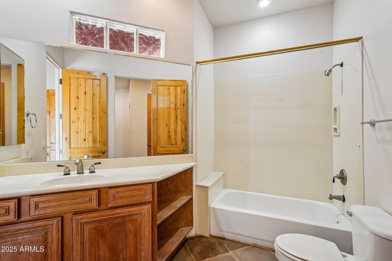 44-web-or-mls-E Cordova St-1006-044