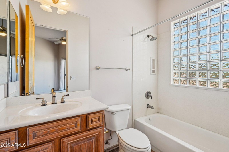 45-web-or-mls-E Cordova St-1006-045