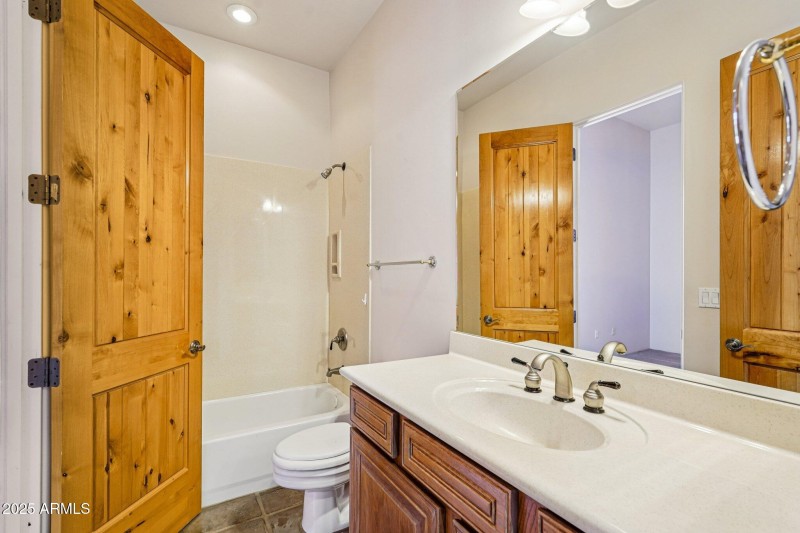47-web-or-mls-E Cordova St-1006-047