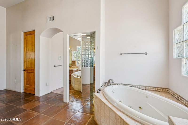 51-web-or-mls-E Cordova St-1006-051