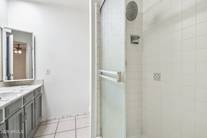 16-web-or-mls-N 36th Dr-1006-016