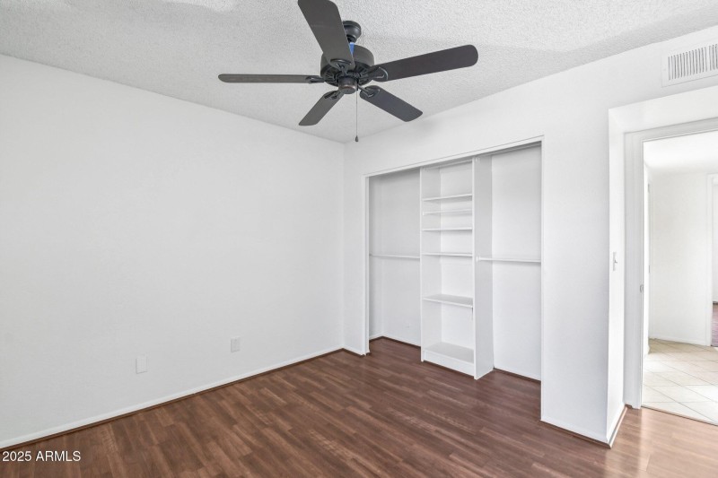 22-web-or-mls-N 36th Dr-1006-022