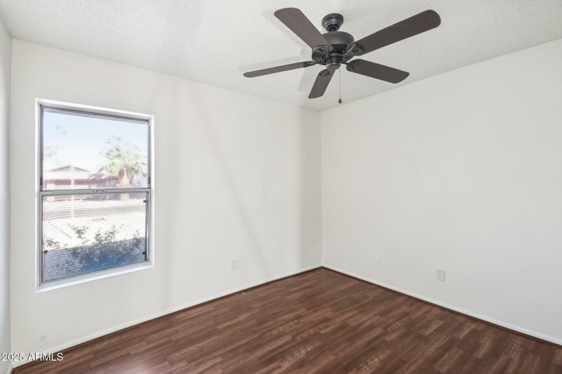 23-web-or-mls-N 36th Dr-1006-023
