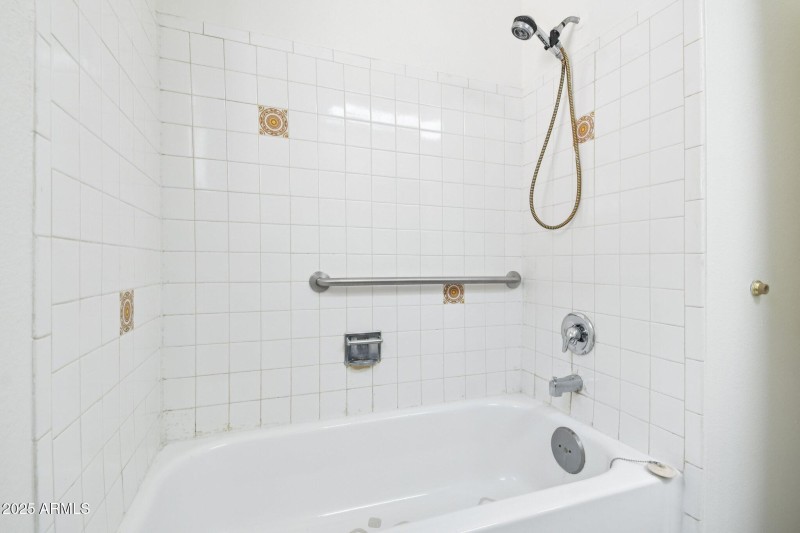 24-web-or-mls-N 36th Dr-1006-024