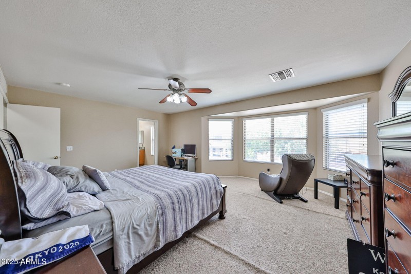 Master bedroom 1b