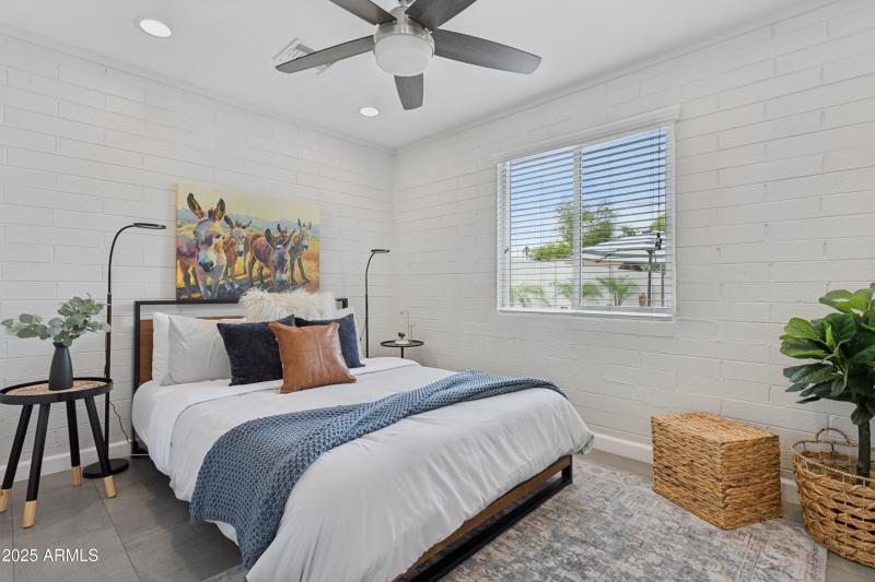 27-print-1142-e-tempe-dr