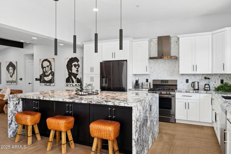 14-web-or-mls-6907-e-willetta-st