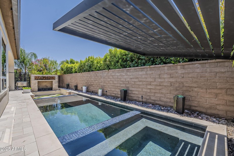 Backyard Spa and pool