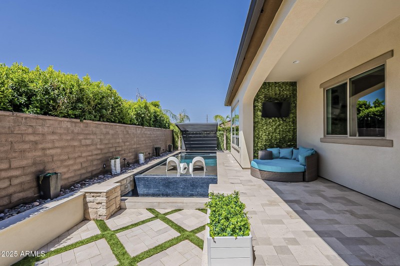 Spacious Patio
