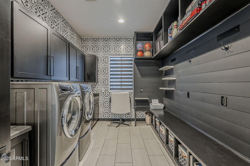 Laundry room/office