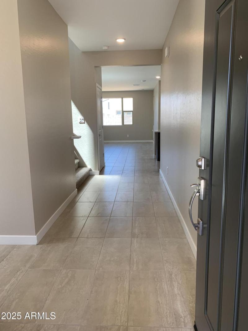 Mar Lot 11 - Entrance