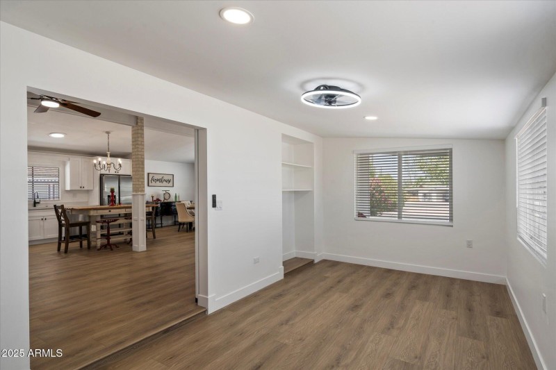 More of BR 3/flex rm or office