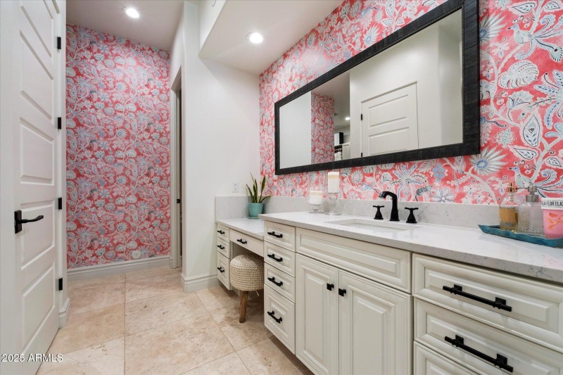 Her Bathroom Suite