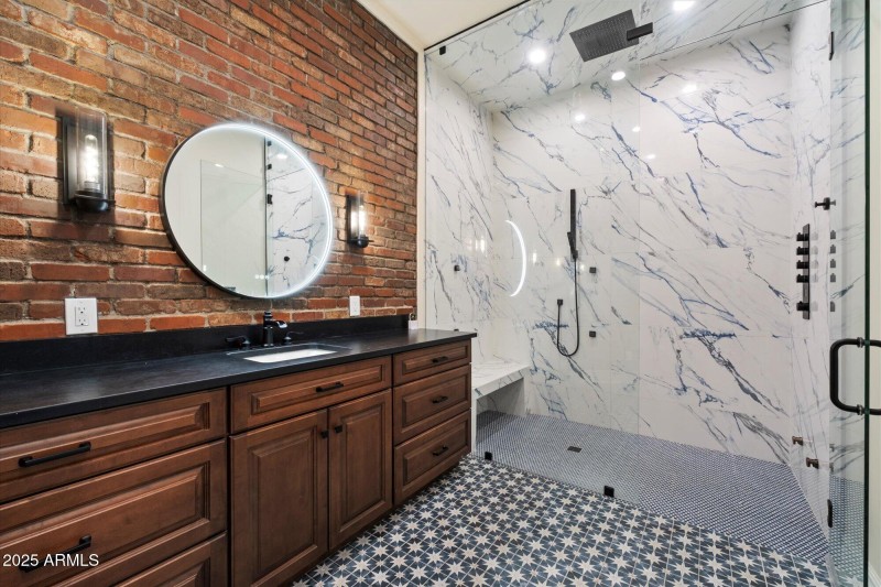 His Bathroom Suite