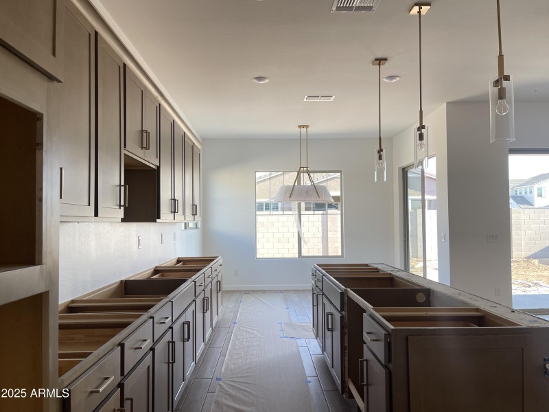 019 Kitchen (3)