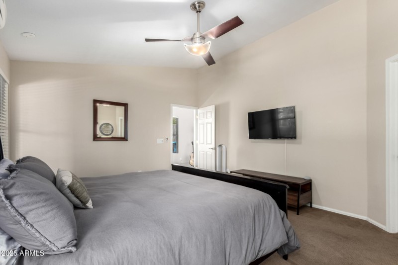 16 - Guest Room