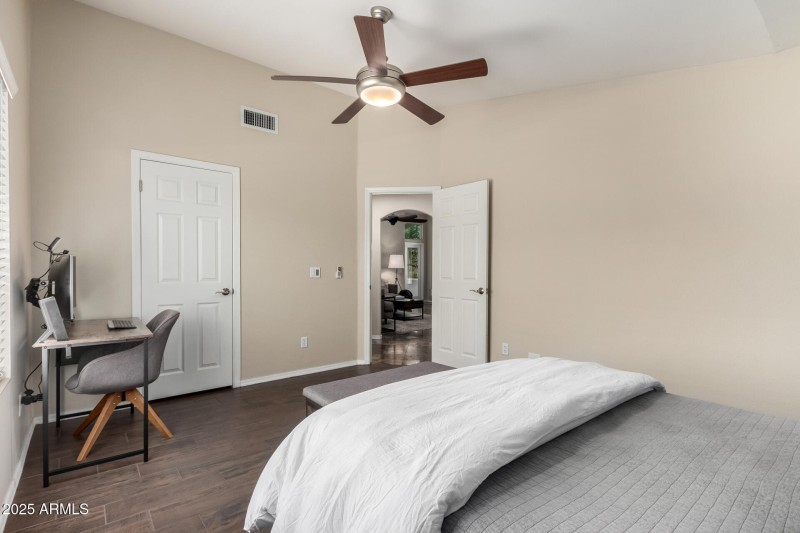 21 - Guest Room 4