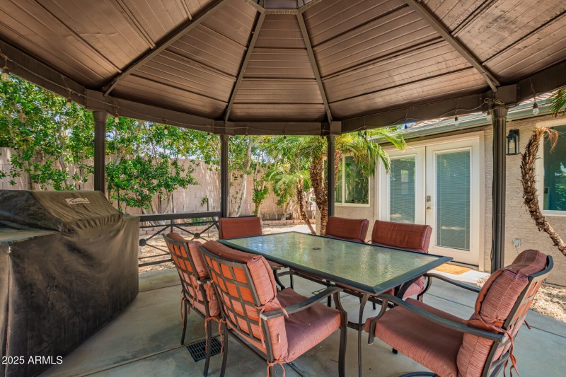 34 - Gazebo:Grill