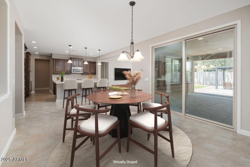 EAT-IN KITCHEN