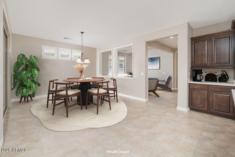 EAT-IN KITCHEN
