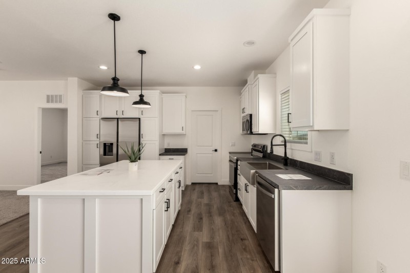 13 - Latham 38402