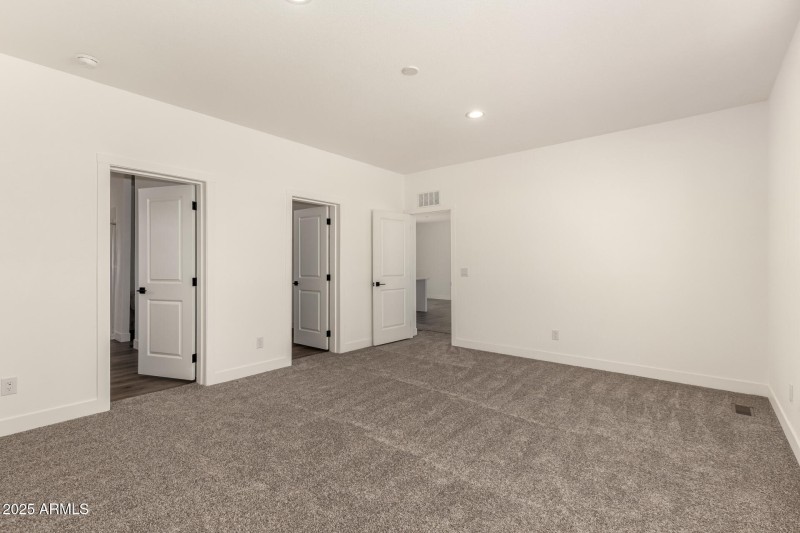 18 - Latham 38402