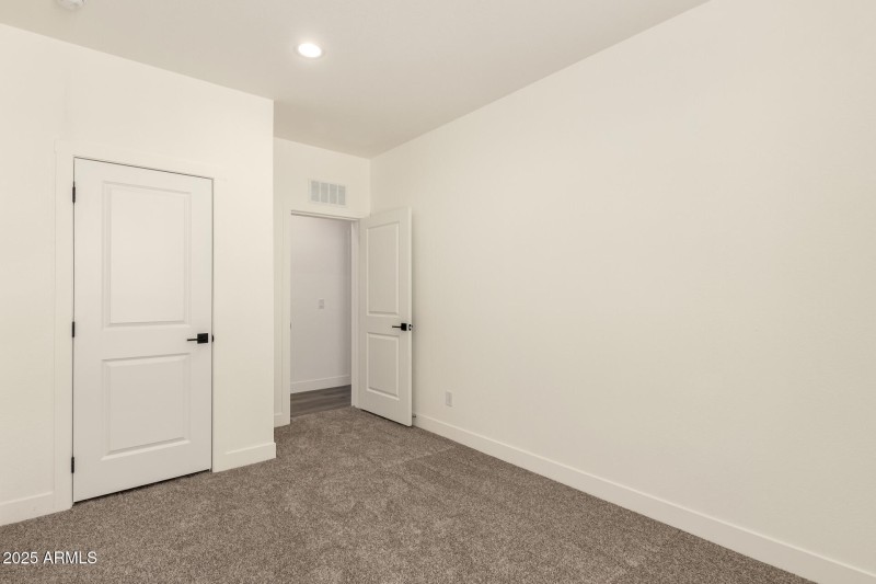 22 - Latham 38402