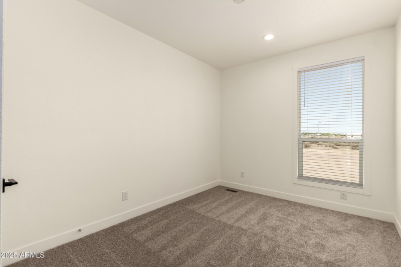 23 - Latham 38402