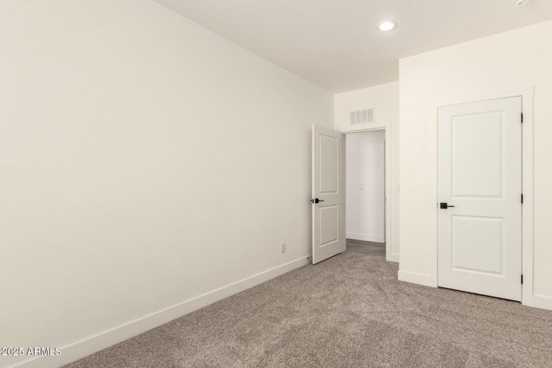 24 - Latham 38402