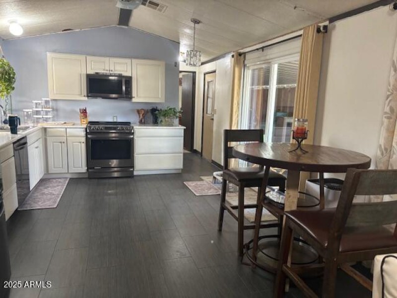 Open Kitchen/Dining