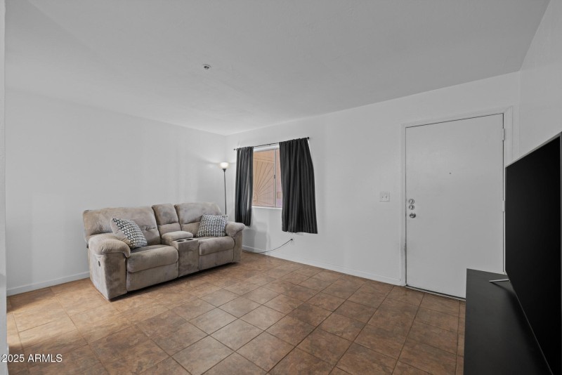 7)GREAT ROOM