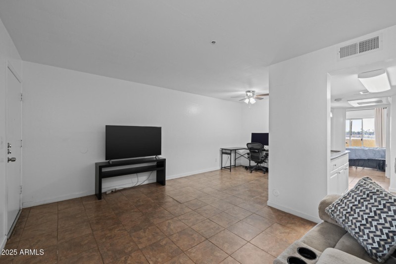 8)GREAT ROOM
