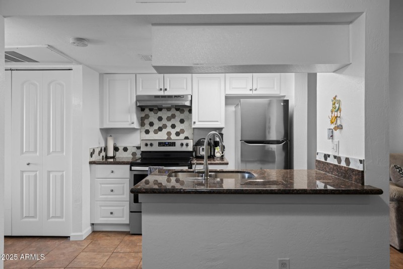 9)KITCHEN
