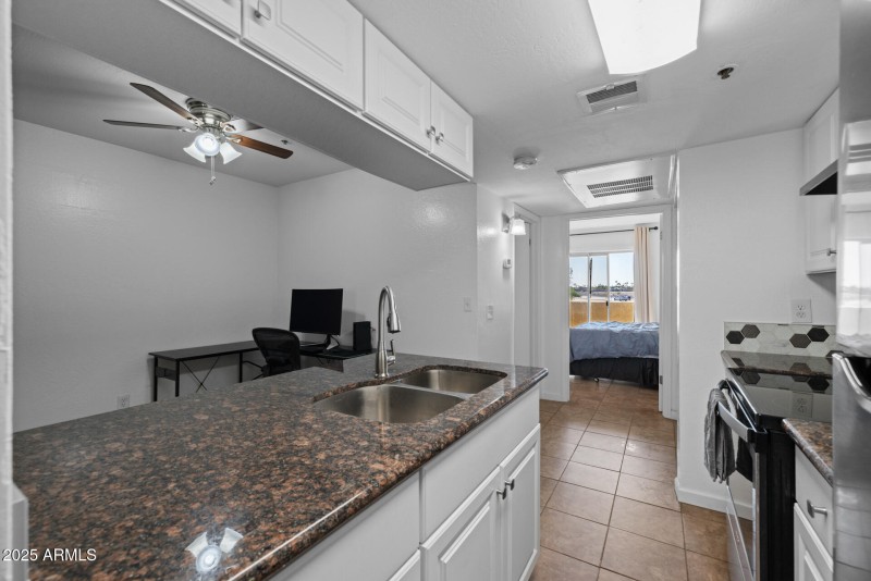 12)KITCHEN