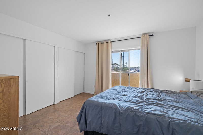 15)MASTER BED