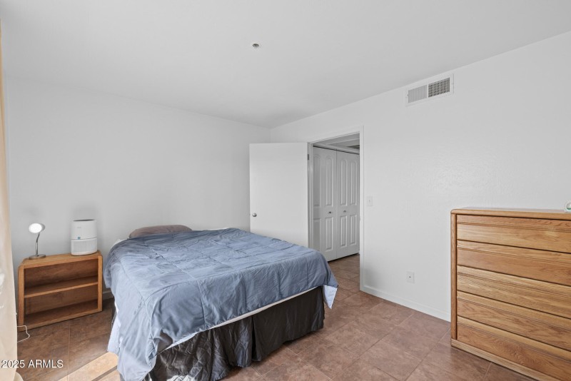 16)MASTER BED