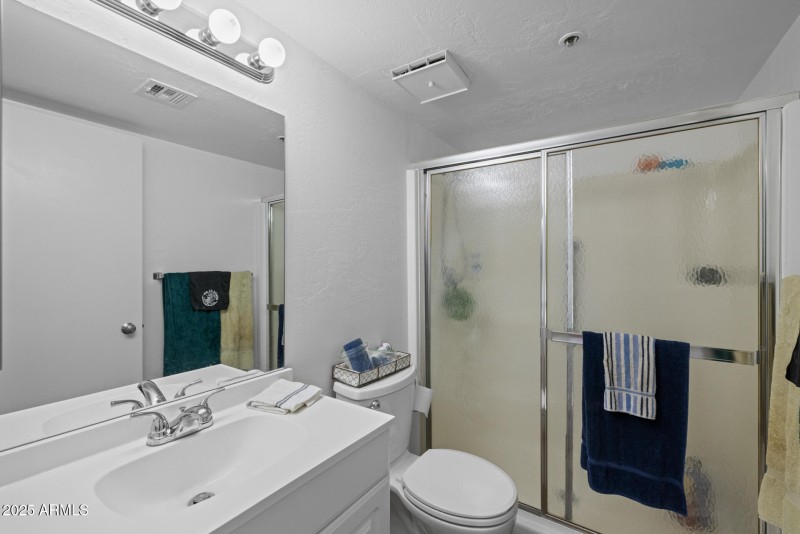 17)MASTER BATH
