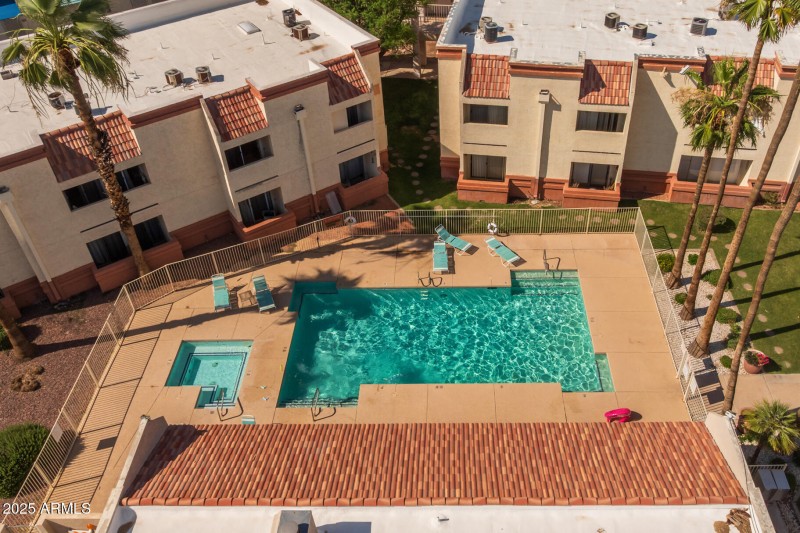 25)COMMUNITY POOL