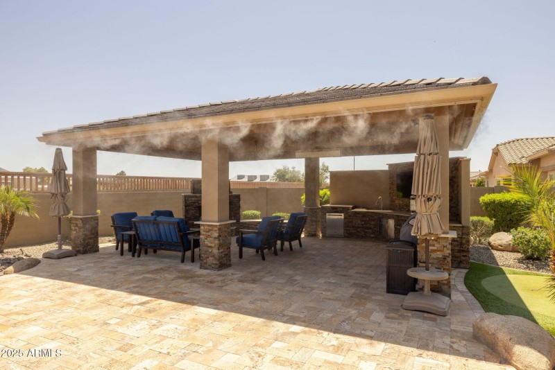 Outdoor Kitchen