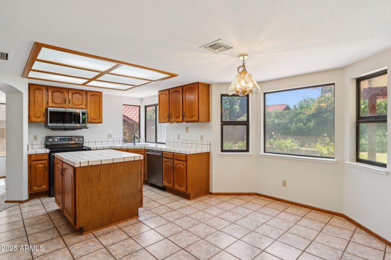 20-web-or-mls-E Sheena Dr-1106-020