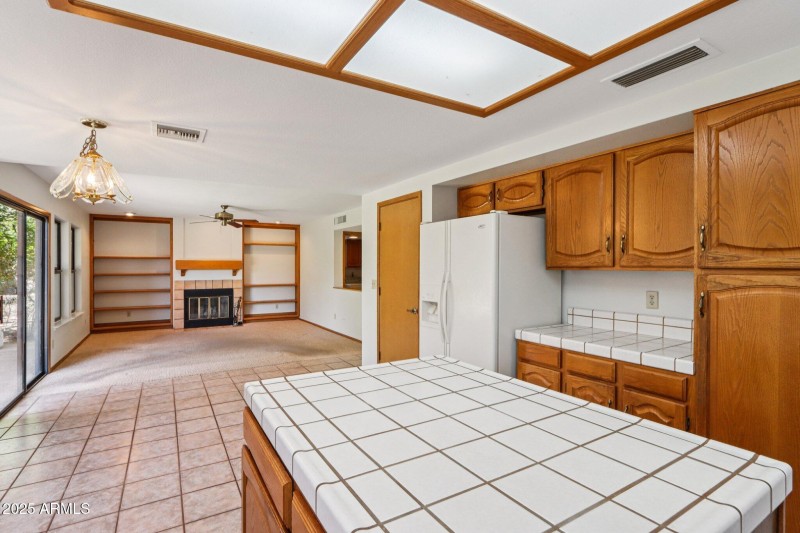 21-web-or-mls-E Sheena Dr-1106-021