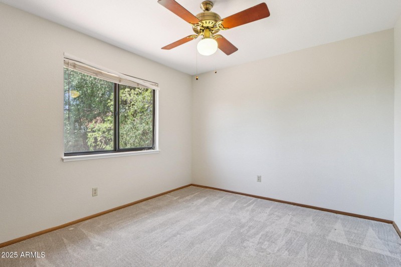 30-web-or-mls-E Sheena Dr-1106-030