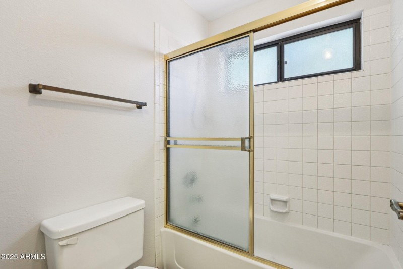 31-web-or-mls-E Sheena Dr-1106-031