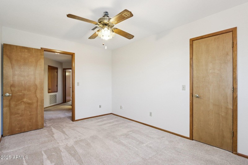 33-web-or-mls-E Sheena Dr-1106-033